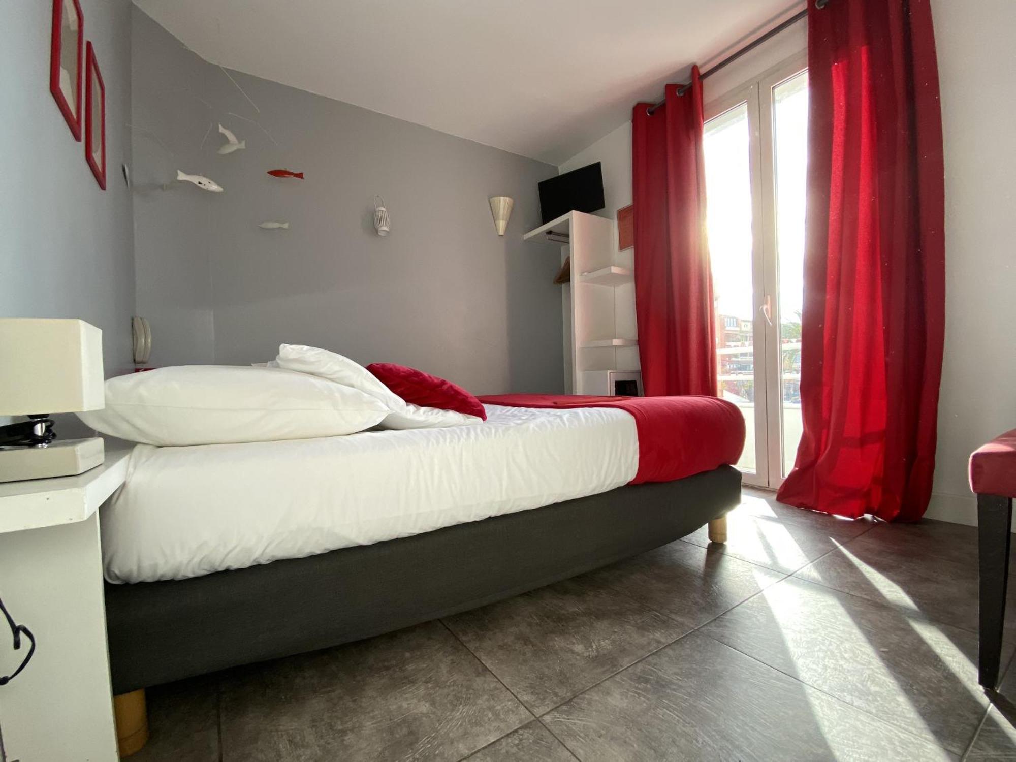 Hotel La Rotonde Ла-Круа-Вальме Екстер'єр фото