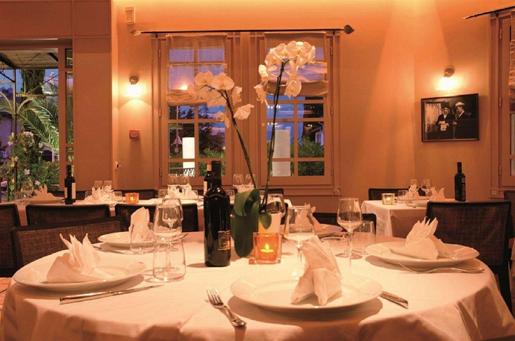 Hotel La Rotonde Ла-Круа-Вальме Ресторан фото